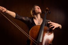Quirine Viersen am Cello